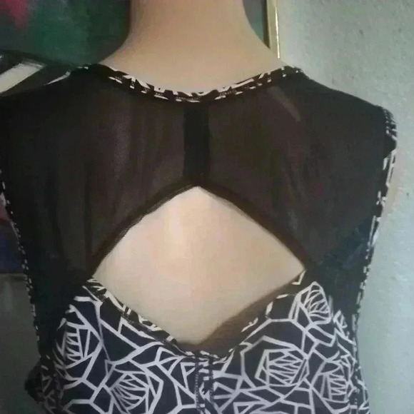 Lululemon  blouse - Picture 5 of 8
